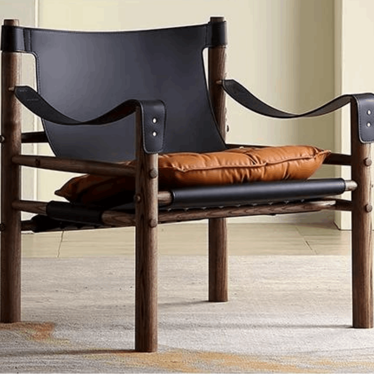 Fauteuil confortable en cuir et bois – SIROCCO