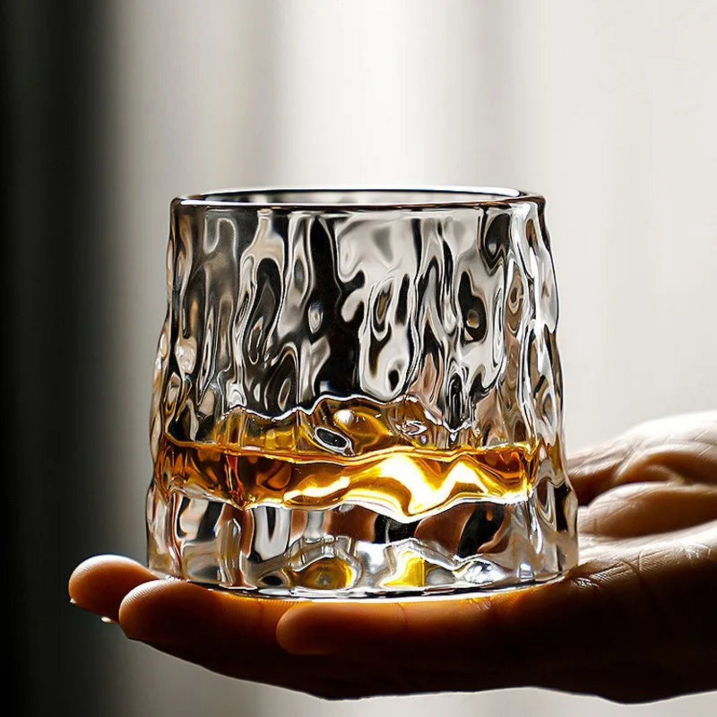 Rotating Textured Whiskey Glass: SPIRALY