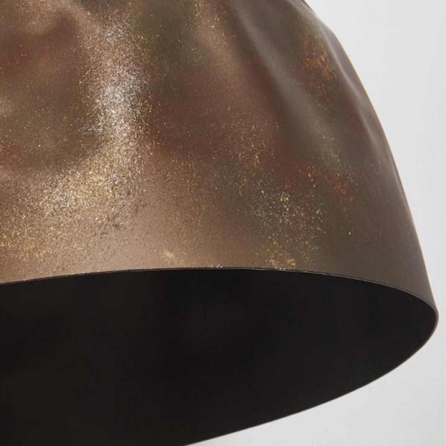 Hand-hammered metal pendant light – ORFÈVRE