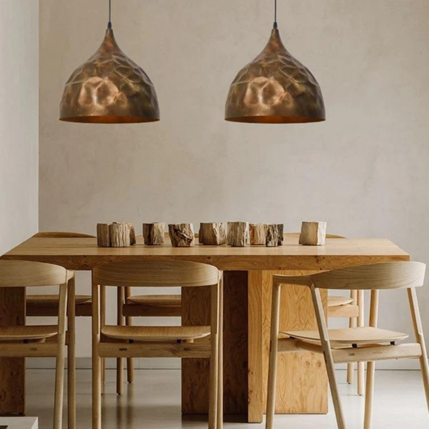 Hand-hammered metal pendant light – ORFÈVRE