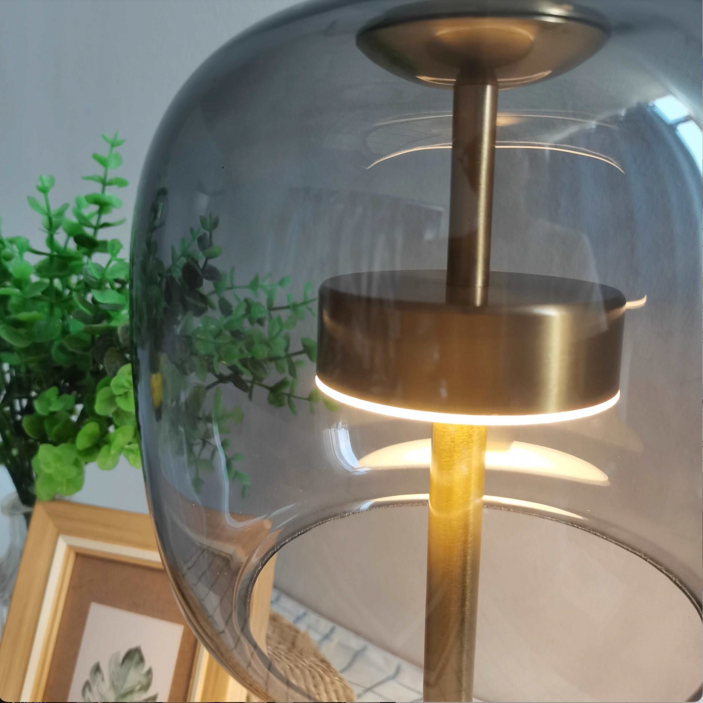 Design and modern glass table lamp – LUXORIA