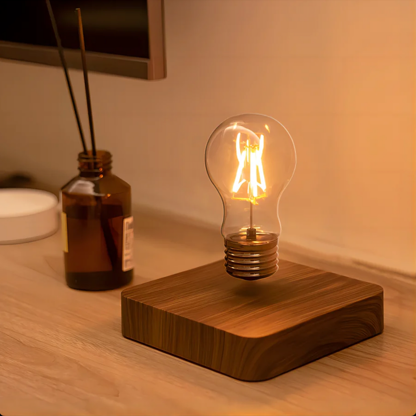 Levitating table lamp – LUMÉVITA