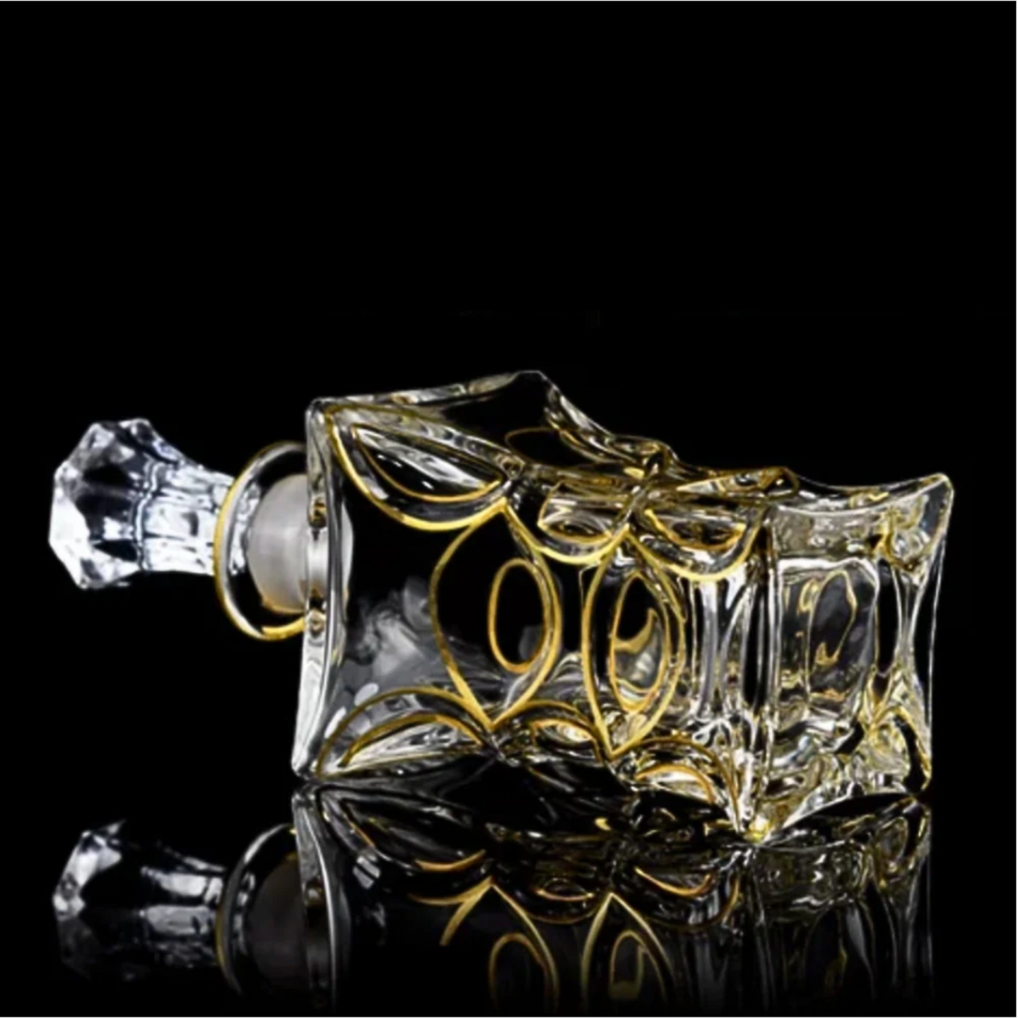 Whiskey decanter in golden crystal – GOLDEN RADIANCE