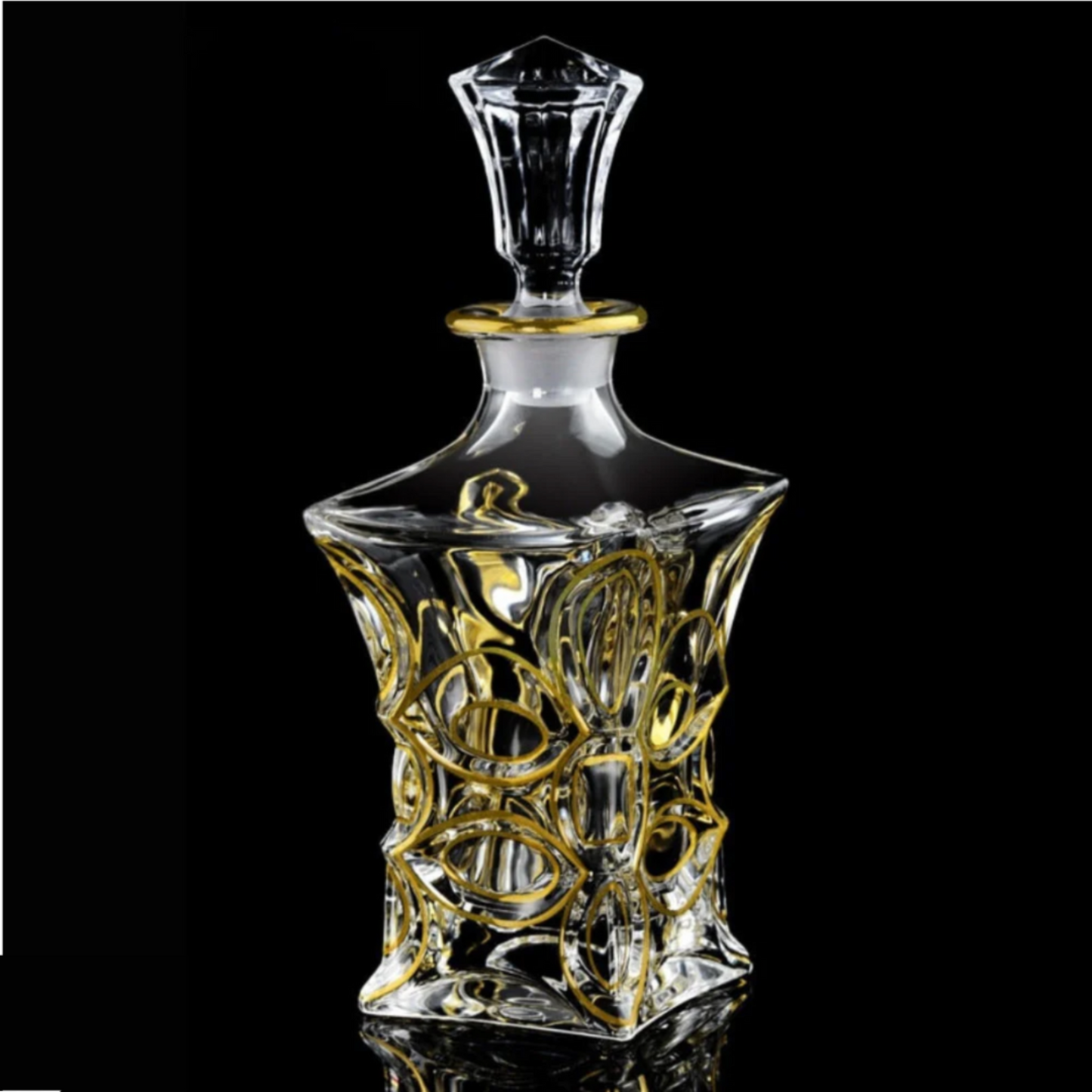 Whiskey decanter in golden crystal – GOLDEN RADIANCE