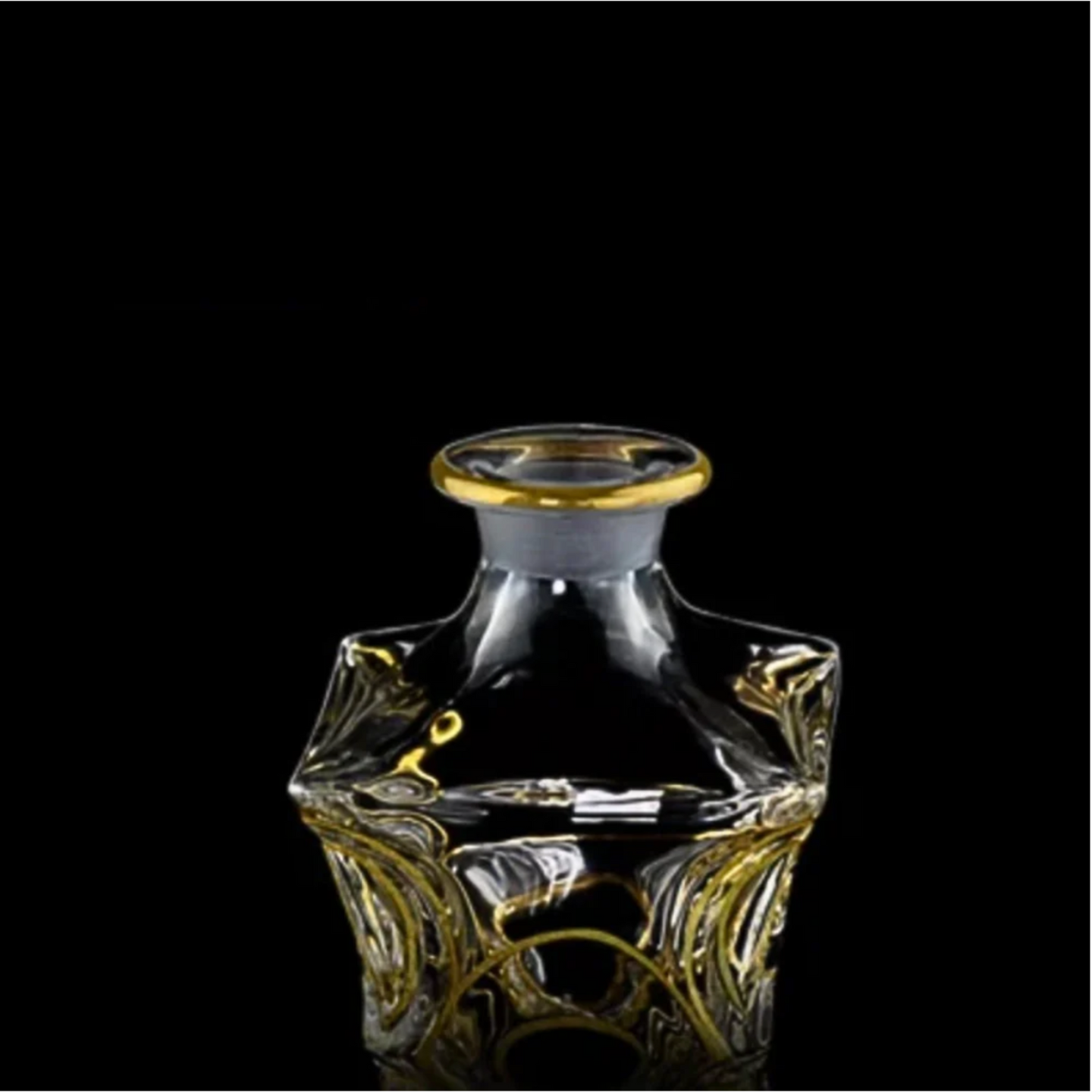 Whiskey decanter in golden crystal – GOLDEN RADIANCE