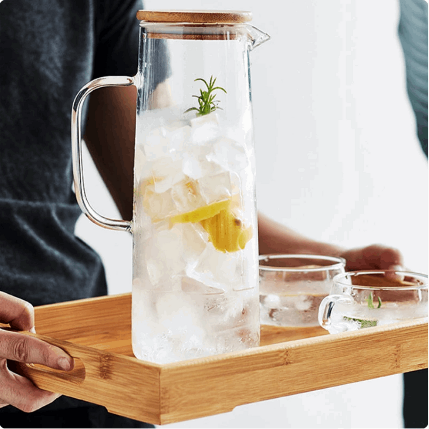 Sleek glass water carafe – AQUALINE