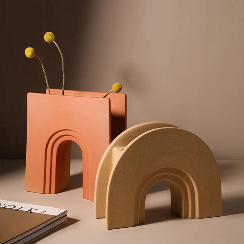 Sleek ceramic vase with geometric shapes – ARCHI