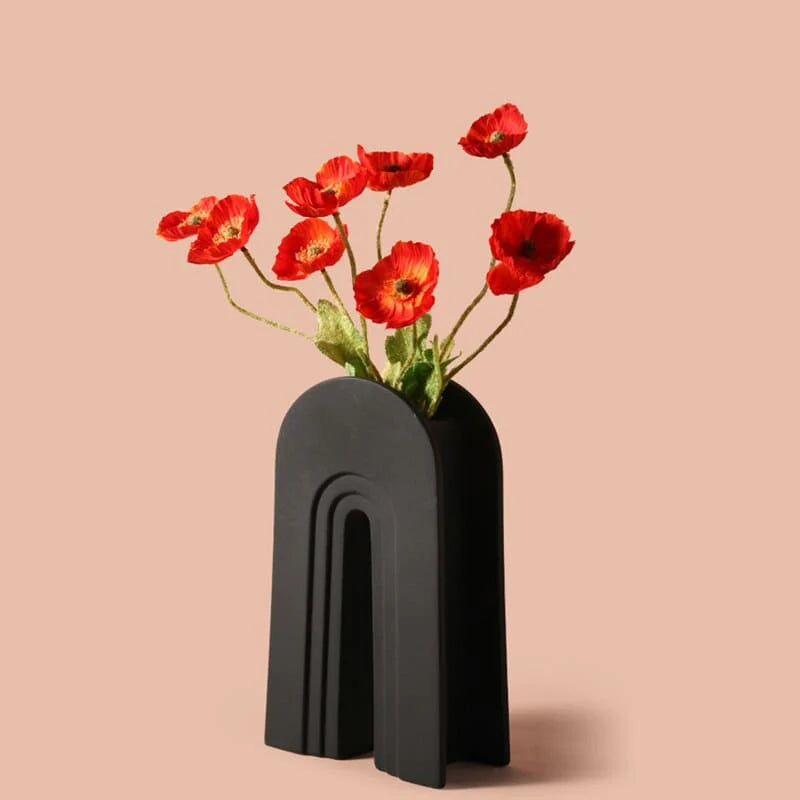 Sleek ceramic vase with geometric shapes – ARCHI